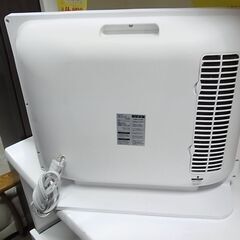 閉店セール中につき、通常特価6,028円より半額の3,014円!　スリーアップ　パネルセラミックヒーター　CHD-1636　人感・室温センサー　リモコン付き　2018年製の画像