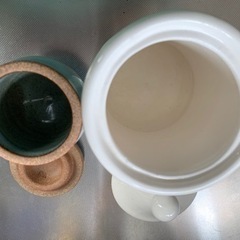 陶器のオシャレな蓋つき容器　2点の画像