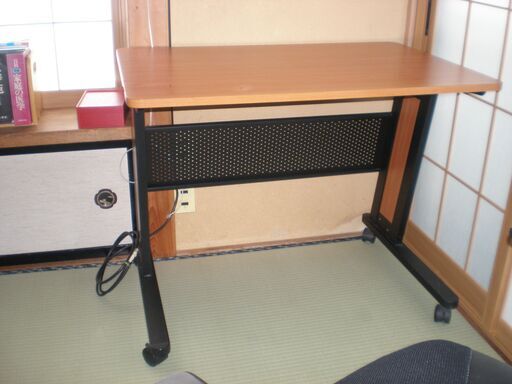 中古　１０年使用　パソコンデスクと椅子
