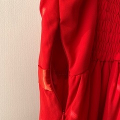  ドレス　レッド　薔薇の花飾りの画像