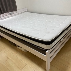 ニトリダブルベッドのマットレスとフレームと敷きパッド