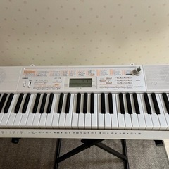 カシオ　光ナビゲーションキーボード　スタンド付き