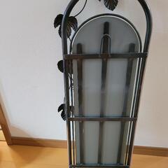 ブロンズカラーのミラーの画像