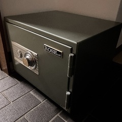 無料 A4ファイルが入る耐火金庫【配送も可能】の画像