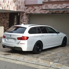 検査5年9月523iツーリング MスポーツPKG 6気筒モデル/社外18インチ/スパッタゴールドフィルム/HDDナビ/地デジ/バックカメラ/デイライト/ETCの画像