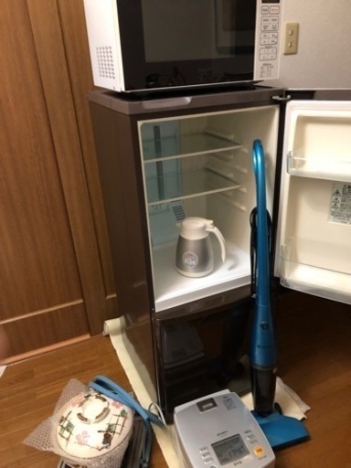 冷蔵庫　炭火炊飯器　土鍋　掃除機　ポット