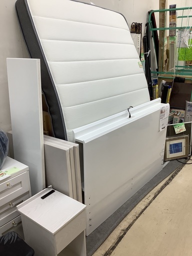 ニトリ ダブルベッド サイドテーブル付 使用1ヶ月半 管C221202HK (ベストバイ 静岡県袋井市)