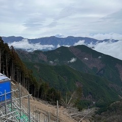 山足場組み立て解体作業員の画像