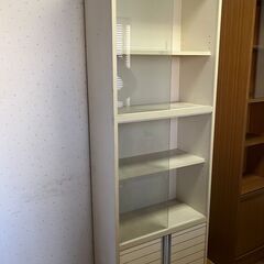 本棚　　差し上げます　　引き取りに来ていただける方お願いします。