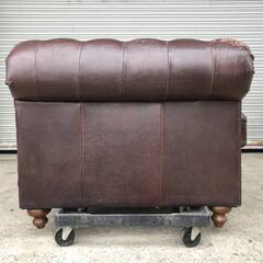 🔷🔶🔷ba13/20 チェスターフィールド アームソファ 3人掛け ② ダメージ多 レザー 鋲打ち 3Pソファ トリプルソファ 家具 英国様式 アンティーク🔷🔶🔷の画像