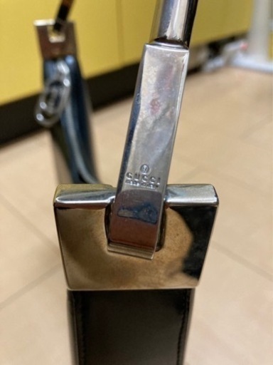 グッチの皮ハンドバッグ