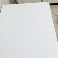 ダイニングテーブルの画像