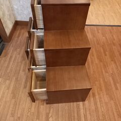 再度値下げしました　新品　階段箪笥の画像
