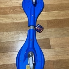 新品未使用　子供用　スパイダーマン キャスターボード 　タイヤ光りますの画像