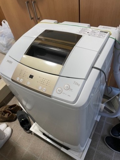 2017年製　HAIER HW-K70M 洗濯機　キャスター付き
