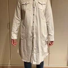 レディース　ロングシャツ　ホワイト色の画像