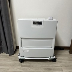 石油ストーブ　ホワイト　ファンヒーター　ほぼ半額！