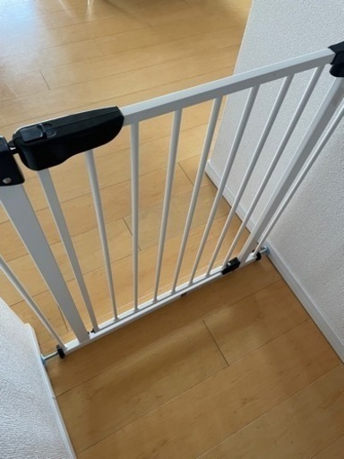 【成約済】ベビーゲート 70〜81cm カーテン レース