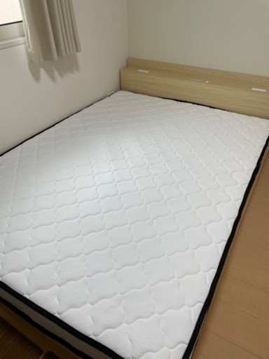 ダブルベッド　マットレス付