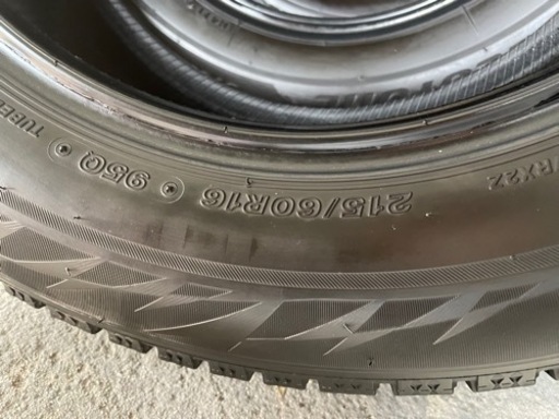 ブリヂストンスタッドレス　2019年製　バリ溝　VRX2 215/60R 16