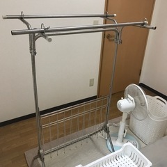 決まりました】7点セット(扇風機、服掛け、マット、収納ケース3つ、洗濯カゴ2つ)の画像