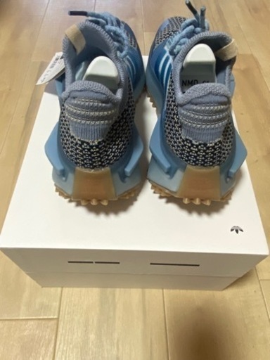 入手困難　adidas スニーカー　新品　限定　早い者勝ち