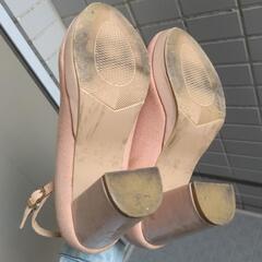ピンクベージュパンプスの画像