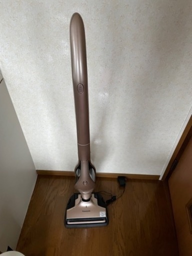 【成約済】Panasonic ワイヤレス掃除機　シャンパンゴールドMC-BU110J-T(おそらく)