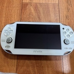 PS Vita と ソフト5本の画像