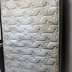 セミダブルベッド　マット（のみ）　リビンズ社、肉厚な高級品です。　195×120×30㎝（実寸）の画像
