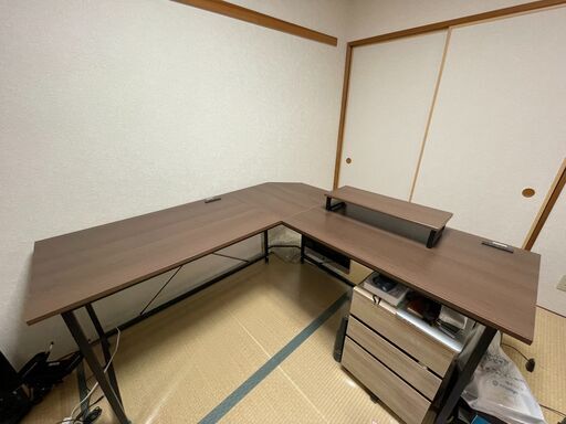 【美品】 定価17,900円 - 山善デスク 幅160×奥行160×高さ76cm L字 モニター台付き 2口コンセント2箇所 アジャスター付き 組立品 ココアブラウン/ブラック PND-1600(CCB/BK) 在宅勤務