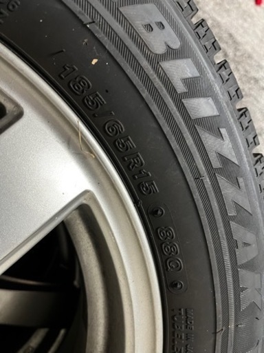 国産タイヤ2年落ち美品 2万円でお譲りします(185/65R/15)