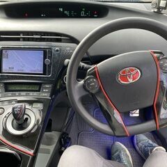 ☆ご成約☆ 安心の12ヶ月保証　距離無制限　　自社ローン中古車販売 　カーメル　平成24年式　　トヨタ　プリウス　　グレードがSツーリングセレクションで標準のプリウスと比べかっこよく小回りもきき運転しやすくなっております！の画像