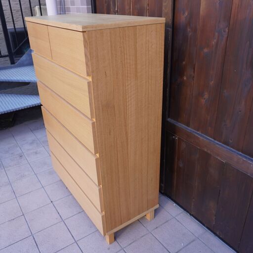 オーク材を使用した無印良品(MUJI)の木製6段ワイドチェストです。ナチュラルな質感と明るい色合いはシンプルでオシャレ♪ハイタイプで収納力もあるので2人暮らしにもおススメのタンスです！CK326