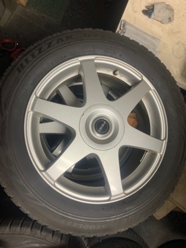 スタッドレスタイヤ　ホイール付き　215/60-17