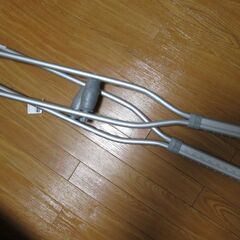 	【お引渡し調整中】アズワンの松葉づえ 差し上げます。
