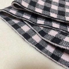 MILKのピンクと黒のブロックチェックマフラーの画像