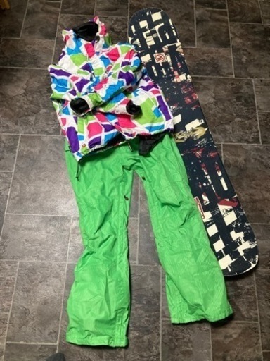 【取引完了】値下げ！！スノボ.スキーウエア&スノボ板