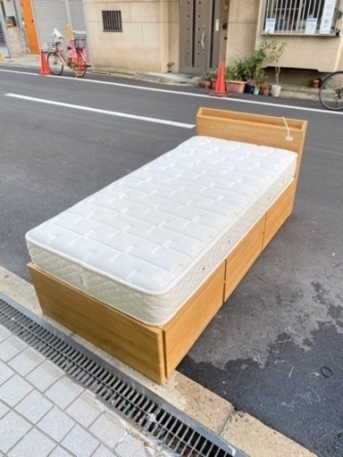 ?IKEAシングルベッドマットレスセット　4つ引き出し有り?大阪市内配達設置無料??