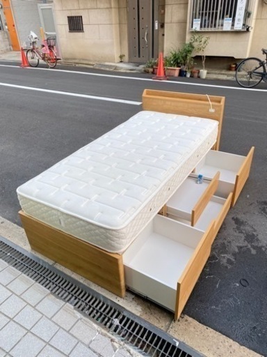 ?IKEAシングルベッドマットレスセット　4つ引き出し有り?大阪市内配達設置無料??