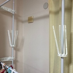 【お取引先決定】ニトリ　壁面つっぱり物干し　リフティ400