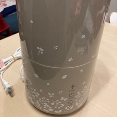 美品　アフタヌーンティーのアロマ加湿器