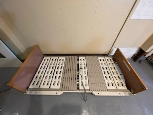 美品　パラマウントベッド　3モーター　電動ベッド　電動介護ベッド　リモコン付き