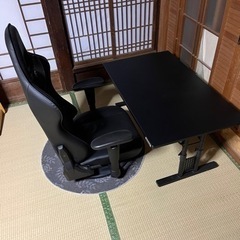 無料でお譲りします。ゲーミングデスク、ゲーミングチェア