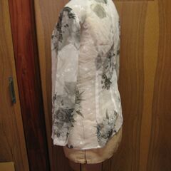 肩パット入りブラウス　Mの画像