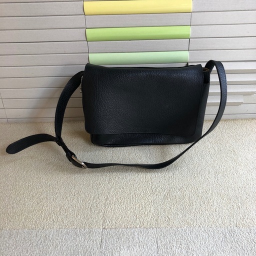 INDEED　ショルバーバッグ　本革