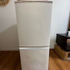 シャープ　137L 冷蔵庫　つけかえどっちもドア