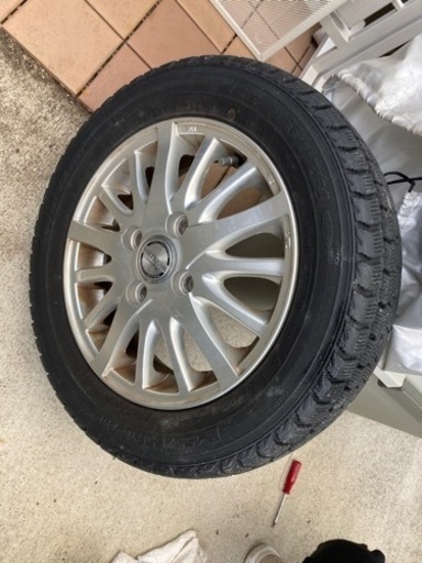 スタッドレスタイヤ　アルミつき　4本