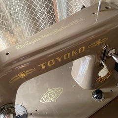 TOYOKO 足踏みミシン 昭和レトロ 可愛いいモカベージュ色 希望額