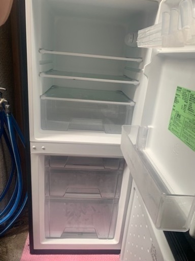 使用期間短いので状態は良いです。45ℓのゴミ箱は無料で差し上げます。冷蔵庫・レンジ・炊飯器セット売りになります(45ℓのゴミ箱は無料で差し上げます)